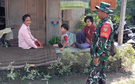 Babinsa Koramil 406-05/Muara Kelingi Himbau Warga Jaga Kesehatan dan Kebersihan Lingkungan