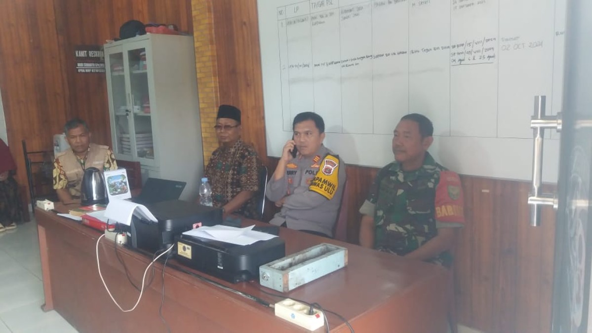 Babinsa Koramil 406-01/Rawas Ulu Laksanakan Mediasi Perdamaian Antar Pelajar di Mapolsek Rawas Ulu