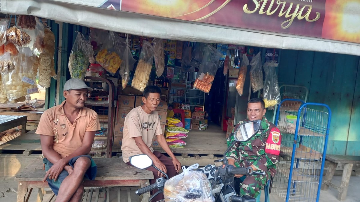Babinsa Laksanakan Patroli dan Komsos di Desa Rantau Jaya