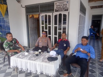 Babinsa Koramil 406-09/Terawas Laksanakan Komsos dan Silaturahmi dengan Kepala Desa Muara Nilau