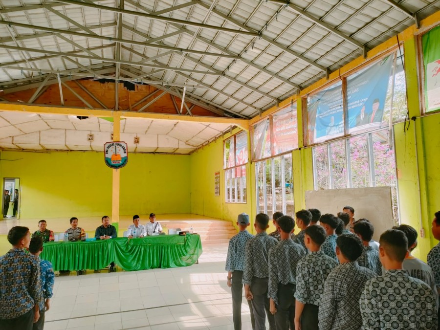 Serda Niki Sudoyo Hadiri Penyuluhan Disiplin di SMA Negeri Surulangun