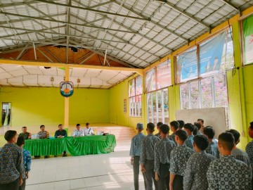 Serda Niki Sudoyo Hadiri Penyuluhan Disiplin di SMA Negeri Surulangun