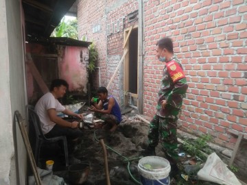 Terus menunjukkan dedikasinya dalam mempererat hubungan dengan warga Binaan, Babinsa Laksanakan Komsos dengan Warga Desa Tanjung Beringin