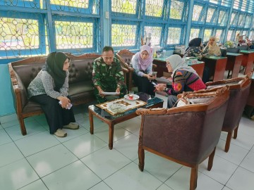 Babinsa Koramil 406-06 / Tugumulyo Jalin Komsos dengan Guru Al-Muhajirin Trikoyo