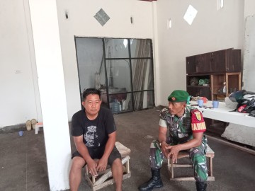 Babinsa Koramil 406-08/Lubuklinggau, Serda Eko, Monitoring Wilayah Binaan dan Jalani Silaturahmi.