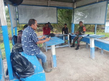 Babinsa Koramil 406-03/Muara Rupit Laksanakan Komsos di Desa Lawang Agung