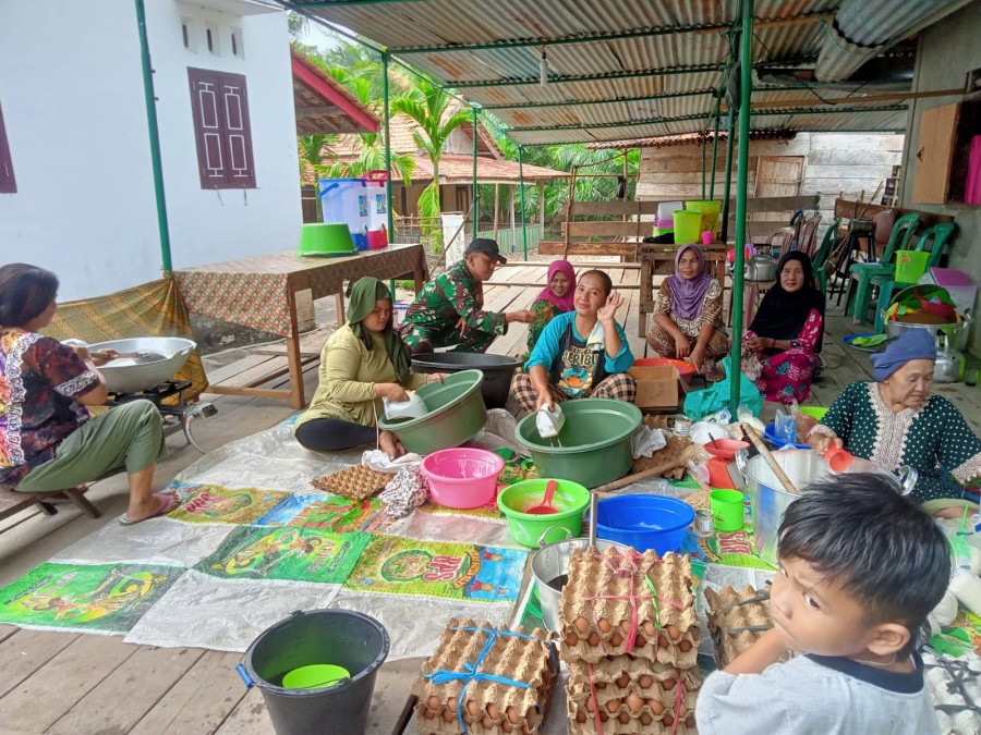Kedekatan Babinsa dengan Masyarakat, Serda Bayu Anggara Laksanakan Komsos di Desa Lesung Batu