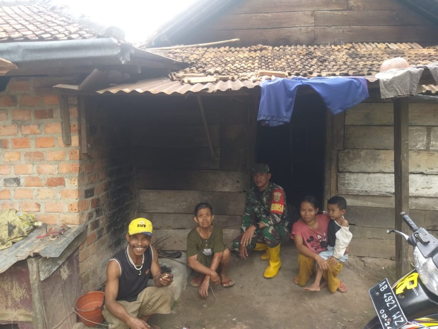 Babinsa Koramil 406-04/Muara Lakitan Laksanakan Monitoring Wilayah Desa Binaan