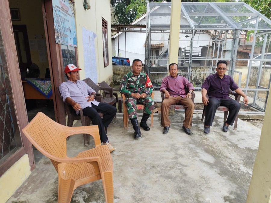 Babinsa Koramil 406-05/Muara Kelingi Gelar Kegiatan Komsos Bersama Perangkat Desa dan Warga