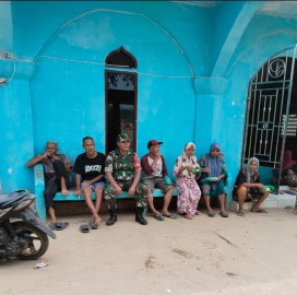 Babinsa Koramil 406-01/Rawas Ulu Serma Rusli Melaksanakan Komsos di Desa Lesung Batu Muda