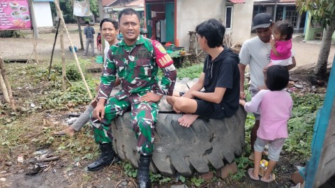 Serda Angga, Babinsa Koramil 406-03/Rupit Laksanakan Kegiatan Komsos di Desa Lubuk Kumbung