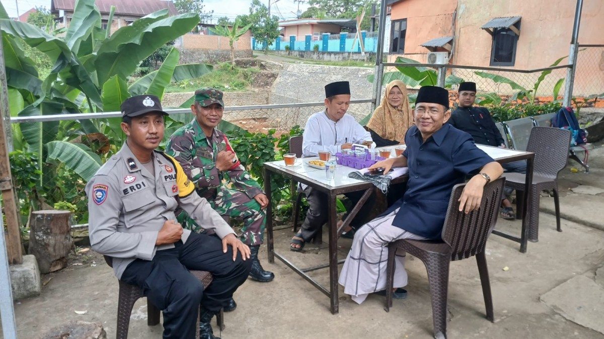 Babinsa Koramil 406-08/Lubuklinggau Serda Amdan Melaksanakan Komsos dengan Pimpinan Ponpes Uswatun Hasanah