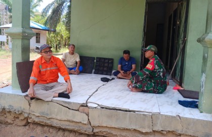Babinsa Koramil 406-02/Rawas Ilir Sertu Ismail Laksanakan Komsos di Desa Tanjung Raja Kecil
