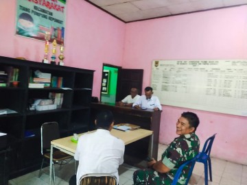 Babinsa Koramil 406-06/Tugumulyo Laksanakan Komsos dengan Camat TPK di Desa Muara Kati Baru 1