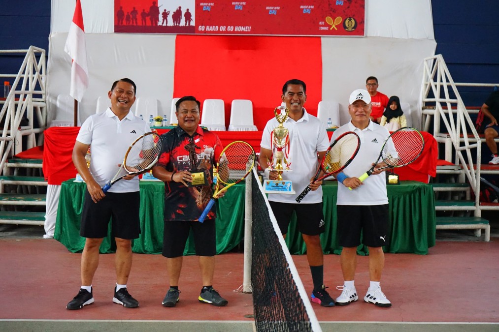 Dandim 0406 Lubuk Linggau Bersama Kasdim Dan Danramil Ikuti Pertandingan Open Turnamen Tenis Danbrigif 8 Cup