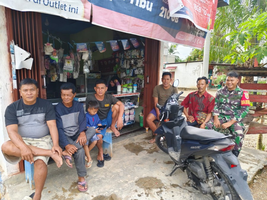 Babinsa Koramil 406-03/Rupit Kopda Mitra, Laksanakan Patroli dan Sosialisasi Karhutla di Desa Karang Anyar