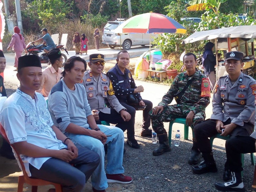Babinsa Koramil 406-04/Muara Lakitan Lakukan Monitoring Kegiatan Pengajian dan Kampanye
