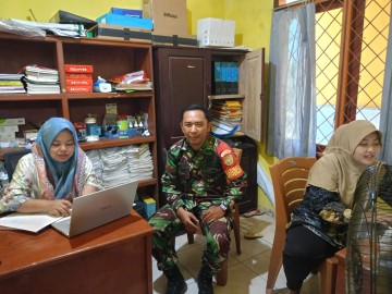 Babinsa Koramil 406-04 / Muara Lakitan Koptu Jumairi Jalin Silaturahmi di Kantor Desa Megang Sakti 4