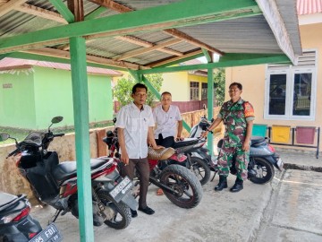 Babinsa Koramil 406-07/Jayaloka Sertu M Daud Jalin Komsos dengan Perangkat Desa Sugihwaras Terkait Himbauan Karhutla di Kecamatan Sukakarya, Kabupaten Musi Rawas