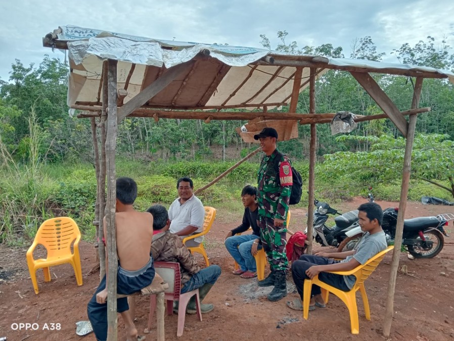 Babinsa Koramil 406-08/Lubuk Linggau Himbau Warga untuk Tingkatkan Keamanan Lingkungan