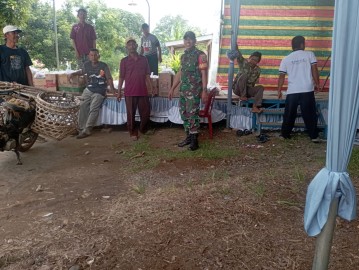 Babinsa Koramil 406-06/Tugumulyo Kopda Yogi Ardi Jalin Sinergi Bersama Warga Desa Air Lesing