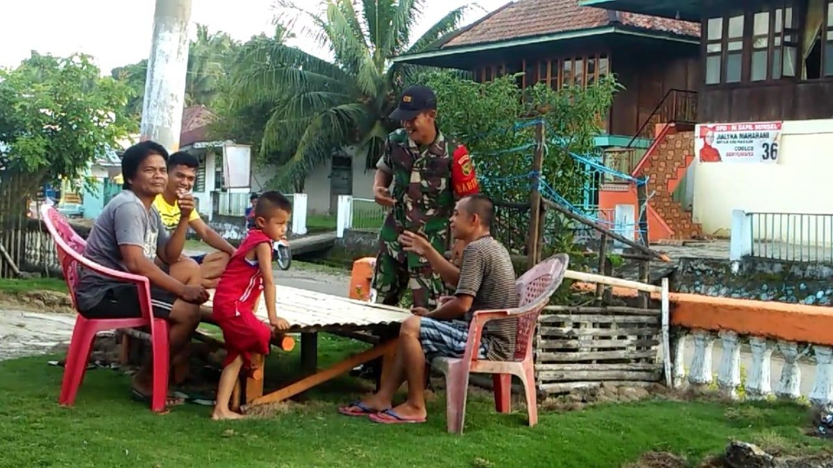 Babinsa Koramil 406-03/Rupit, Sertu Ansori, Laksanakan Komsos dengan Warga Desa Terusan