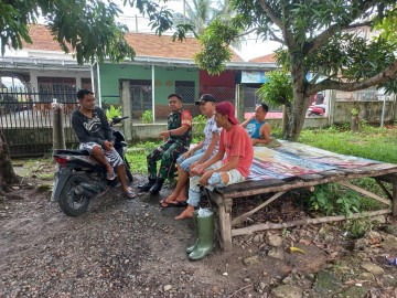 Babinsa Koramil 406-05/Muara Kelingi Melaksanakan Komsos di Desa Kembang Tanjung