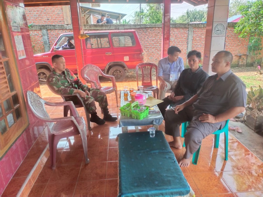 Babinsa Koramil 406-06/Tugumulyo Lakukan Komsos Bersama Warga Desa Muara Kati Baru 2