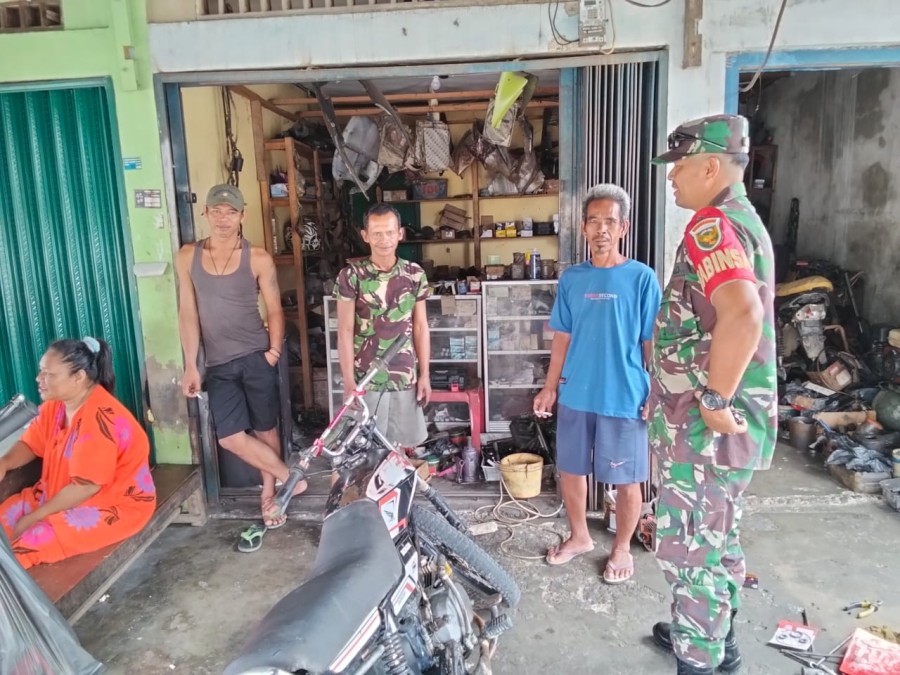Babinsa Koramil 406-01/Rawas Ulu Gelar Komsos di Pasar Sarolangun