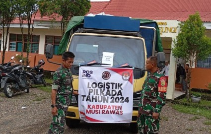 Pastikan Logistik Pilkada Serentak Tahun 2024 Aman Sampai Tujuan, Babinsa Koramil 406-05/Muara Kelingi Kawal Pendistribusian