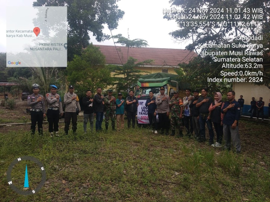 Sinergi Babinsa Koramil 406-07/Jayaloka dan Polsek Jayaloka Melaksanakan Pengawalan Logistik Pilkada Serentak di Kabupaten Musi Rawas