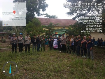 Sinergi Babinsa Koramil 406-07/Jayaloka dan Polsek Jayaloka Melaksanakan Pengawalan Logistik Pilkada Serentak di Kabupaten Musi Rawas