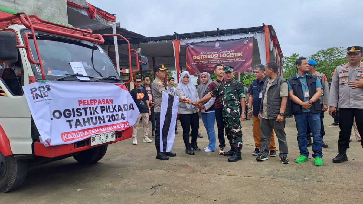 Kapten Czi Epi Sugiharto Turut Melepas Armada Pendistribusian Perdana Logistik Pilkada Kabupaten Musi Rawas Tahun 2024