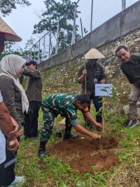 Babinsa Koramil 406-08/Lubuk Linggau Hadiri Peringatan Hari Menanam Pohon Indonesia.