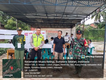Babinsa Anggota Koramil 406-05/ Muara Kelingi Laksanakan Monitoring dan Pengamanan di TPS Selama Pilkada Serentak Berlangsung