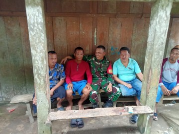 Babinsa Koramil 406-01/Rawas Ulu Laksanakan Komsos dan Monitoring Bangsit Pilkada