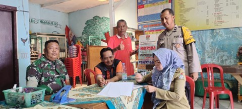 Babinsa Koramil 406-08/Lubuk Linggau Gelar Komsos Bersama Ketua RT dan Staf Kelurahan.