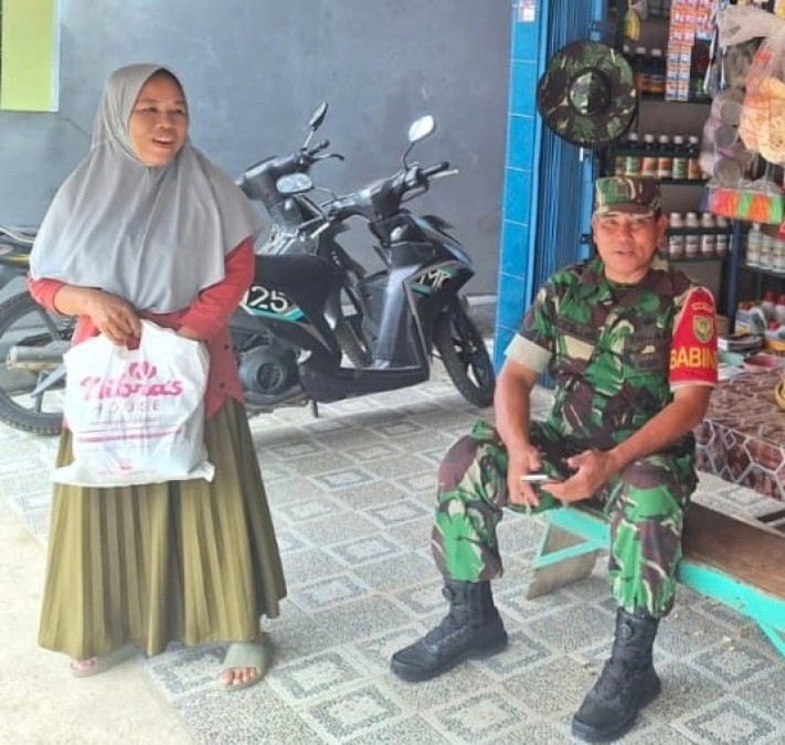 Babinsa Koramil 406-01/Rawas Ulu Laksanakan Komsos dengan Warga Desa Lesung Batu