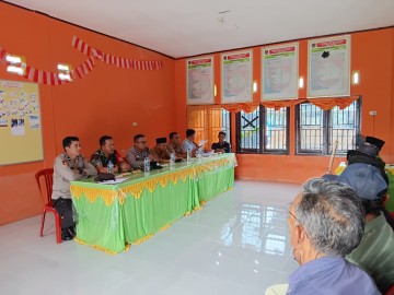 Babinsa Koramil 406-09/Terawas Hadiri Acara Pembagian BLT Dana Desa