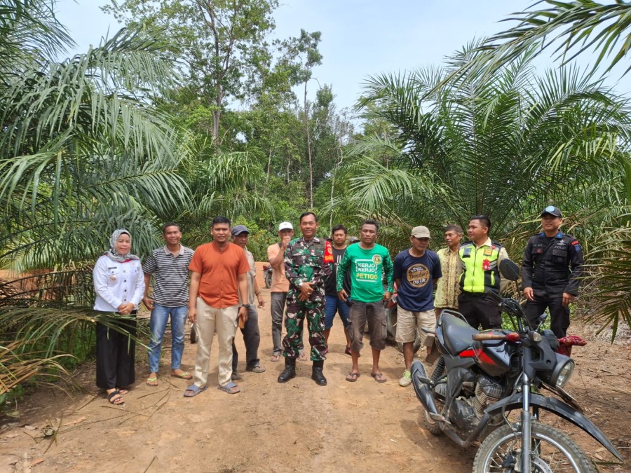 Babinsa Koramil 406-04/Muara Lakitan Sertu Sitarno Monitoring Sengketa Tanah