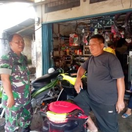 Babinsa Koramil 406-07/Jayaloka, Serka Amron Musalisah, Jalin Komunikasi dengan Pengusaha UMKM di Kelurahan Marga Tunggal