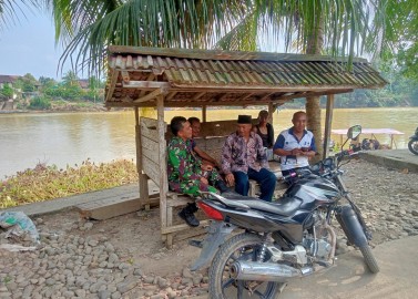 Babinsa Koramil 406-01/Rawas Ulu Adakan Komsos Bahaya Narkoba di Desa Lesung Batu