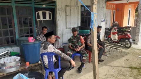 Babinsa Koramil 406-01/Rawas Ulu Laksanakan Komsos di Desa Sukomoro