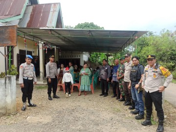 BABINSA KORAMIL 406-07/JAYALOKA AMANKAN PERAYAAN NATAL DI GEREJA GEKISIA