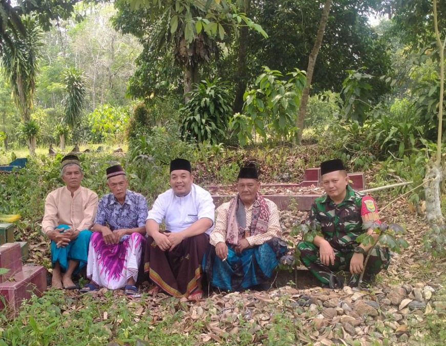 Babinsa Koramil 406-03/Rupit, Sertu Yudha, Melaksanakan Komsos dengan Masyarakat yang Berduka