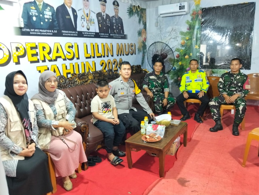 Babinsa Koramil 406-05/Muara Kelingi Laksanakan Pengamanan Pos Lilin Musi Bersama Polisi dan Instansi Terkait
