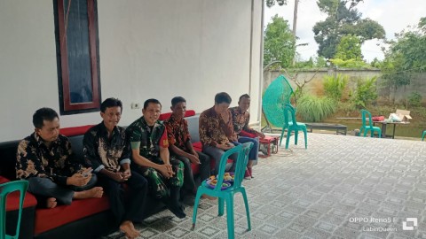 Babinsa Koramil 406-03/Rupit Laksanakan Komsos dengan Masyarakat Desa Maur Baru
