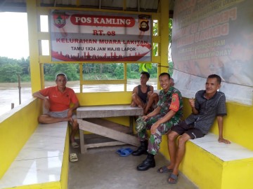 Babinsa Koramil 406-04/Muara Lakitan Laksanakan Silaturahmi dengan Warga Desa Bumi Makmur