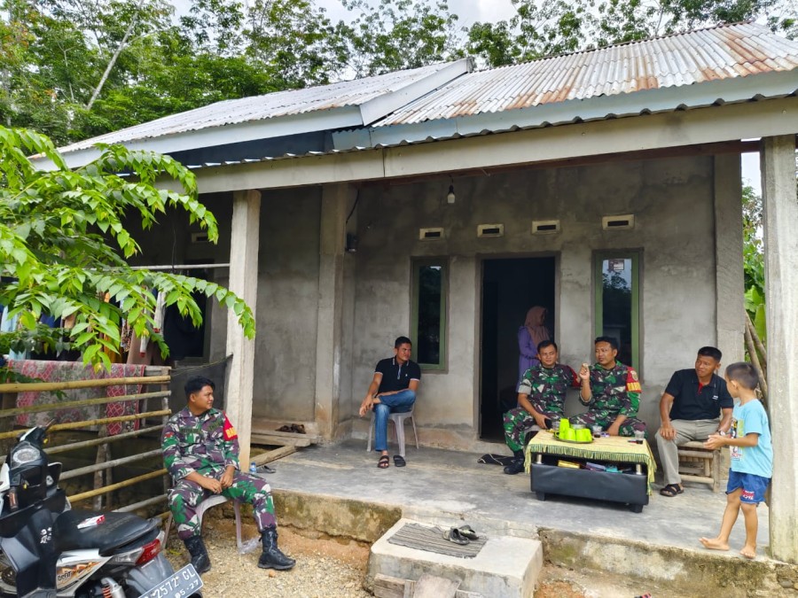 Kopda Mitra Babinsa Koramil 406-03/Rupit Laksanakan Komsos di Desa Noman Baru