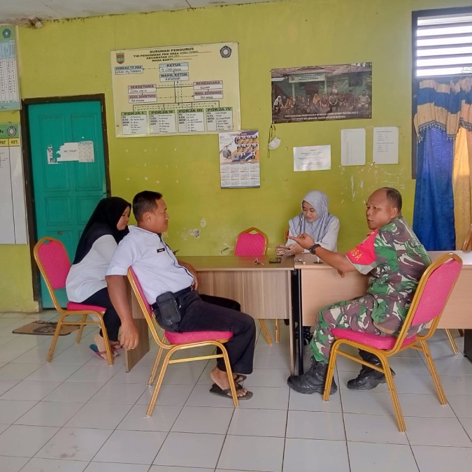 BABINSA KORAMIL 406-07/JAYALOKA JALIN KOMSOS DENGAN STAF KELURAHAN MARGA TUNGGAL